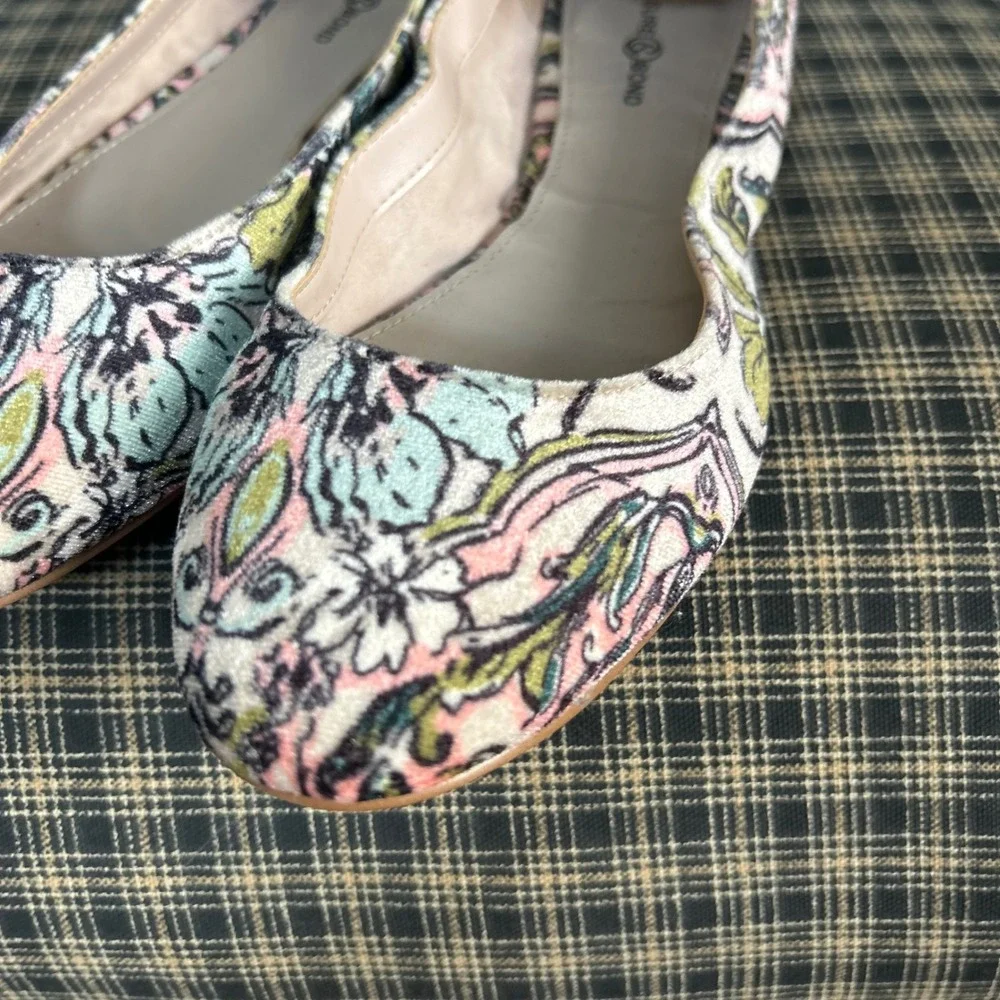 GUC Treasure & Bond Flats Ankle Strap Size 6.5M Multicolor Floral Tapestry
